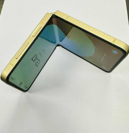 Nagu uus Samsung Z Flip 6 (5G) / 512GB / 8GB RAM / Olympic Special Edition! - Image 7